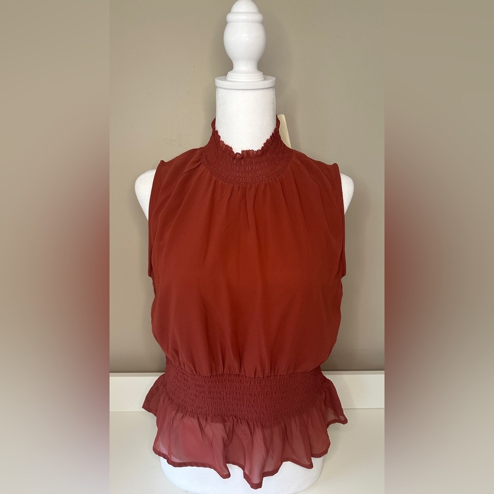 Sleeveless Lined Women’s Blouse
